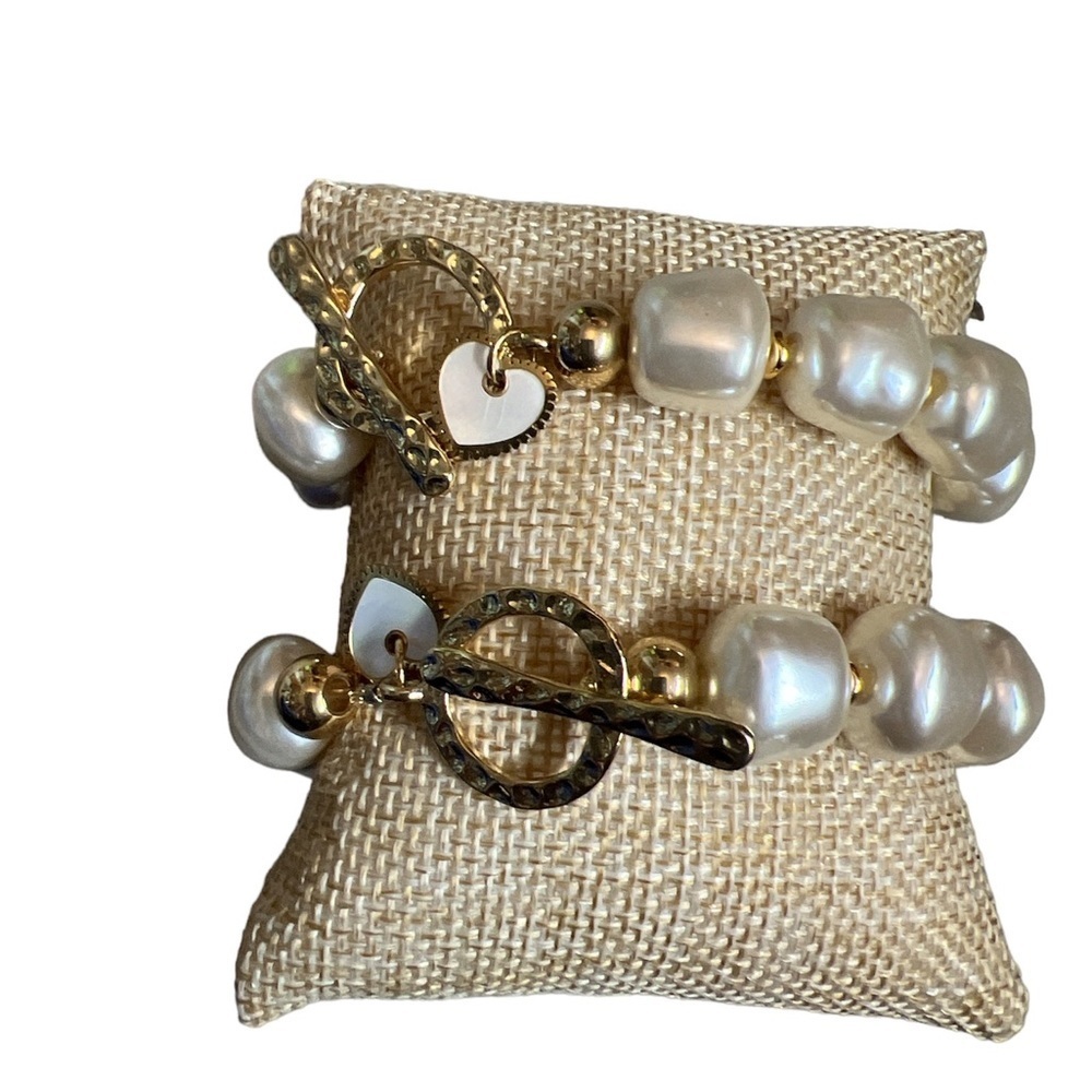 Freshwater pearl handmade stretch bracelet w heart charm